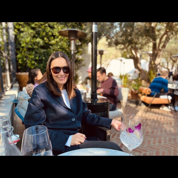 Meet your Posher, Cynthia - Picture 2 of 4